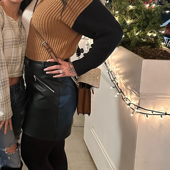 Women’s Faux Leather Skirt - Picture 4 of 4